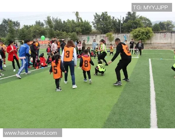 手举小孩猜足球明星的趣味游戏让亲子时光更加欢乐与温馨 手举小孩猜足球明星的趣味游戏让亲子时光更加欢乐与温馨