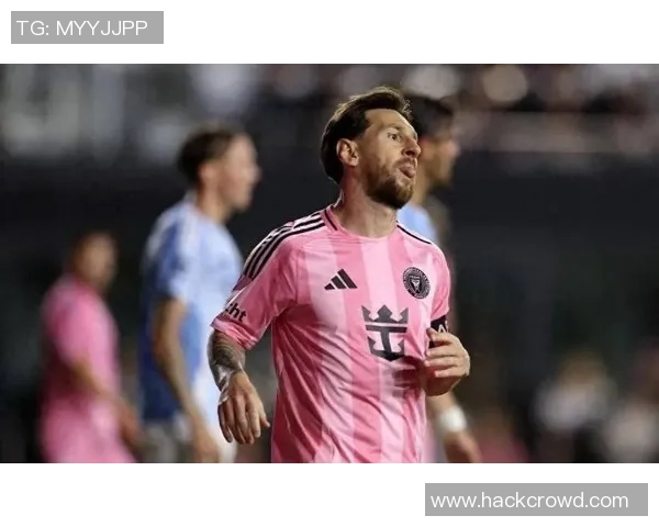 足球明星闪耀全场观众热情高涨尖叫声此起彼伏