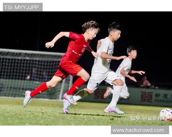 学习足球明星的跑步技巧视频助你提升运动表现与技能 学习足球明星的跑步技巧视频助你提升运动表现与技能