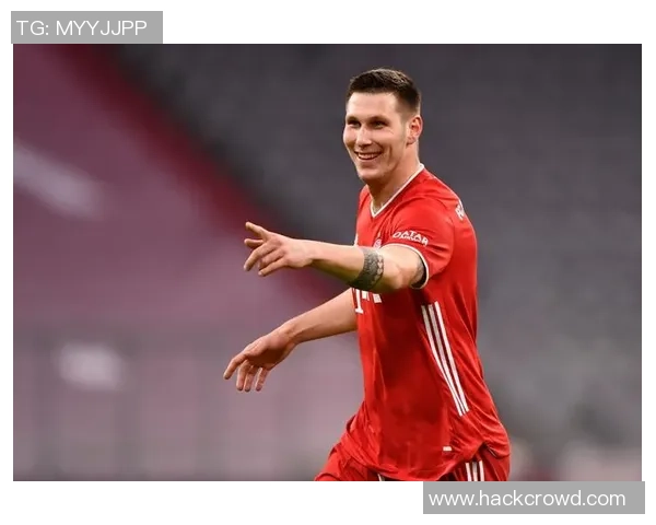 足球明星黑白艺术作品展现运动之美与激情的结合 足球明星黑白艺术作品展现运动之美与激情的结合